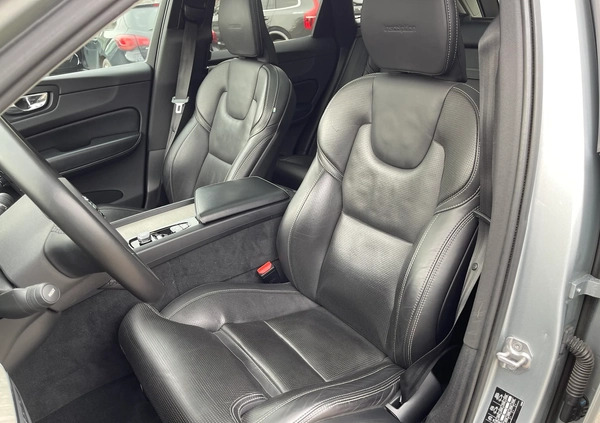 Volvo XC 60 cena 139900 przebieg: 137600, rok produkcji 2018 z Warszawa małe 379